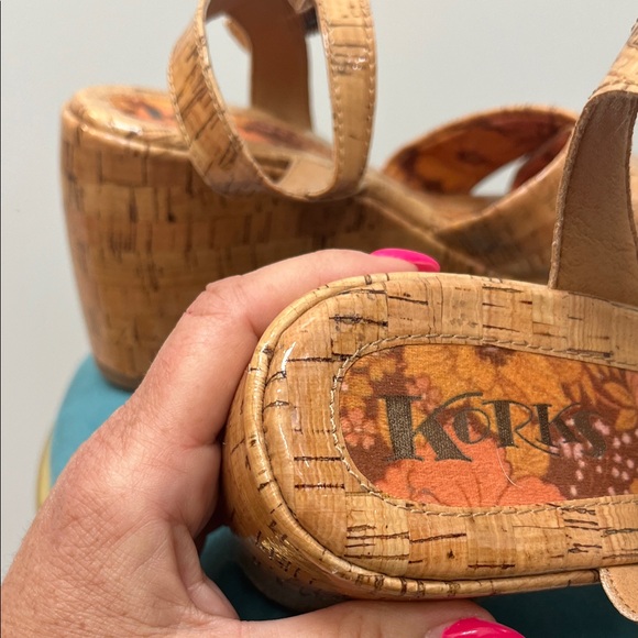 Korks Women's Tan Platform Sandals. Size 8 - Picture 3 of 16